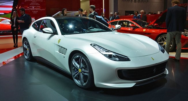 1467606042ferrarigtc4lusso 653 Sinh nhật 70 năm, Ferrari sản xuất 350 siêu xe đặc biệt.