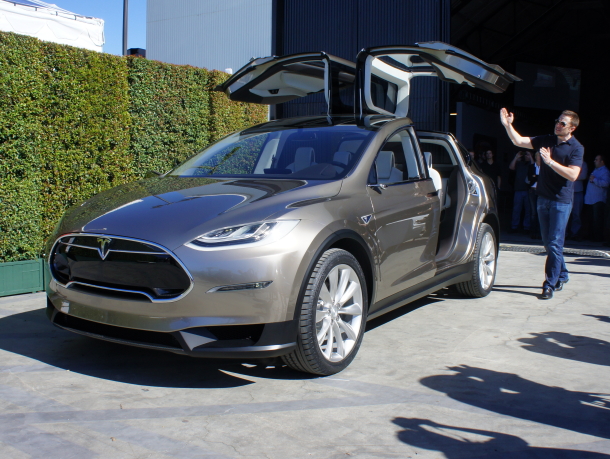 Tesla4 Sắp tới sẽ có xe tự lái chất lượng cao nhất mang tên Apple