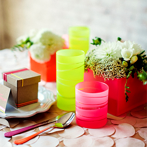 neon and neutral inspiration 132 Hướng dẫn cách trang trí ly đẹp cho bàn tiệc mùa thu