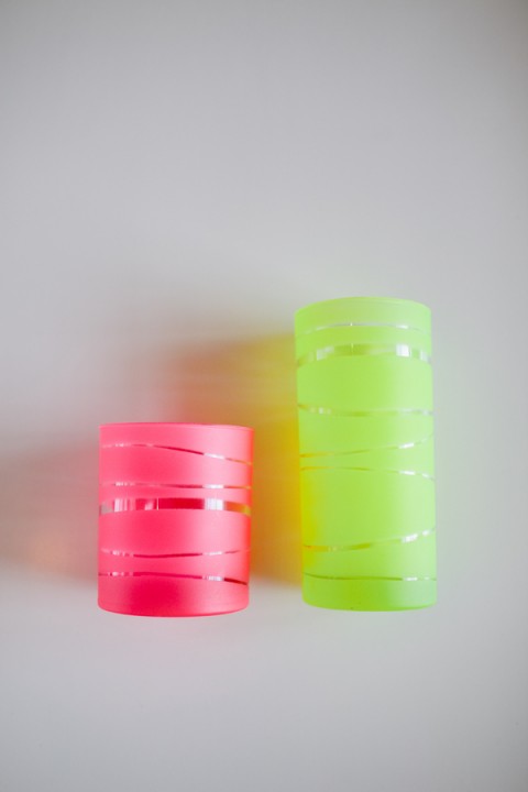 neon shoot cups tutorial 03 480x720 Hướng dẫn cách trang trí ly đẹp cho bàn tiệc mùa thu