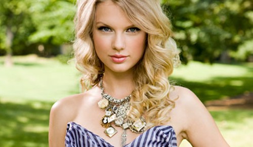 taylorswift46 430x2501 1 Chiến lược marketing của cô nàng nhạc đồng quê   Taylor Swift